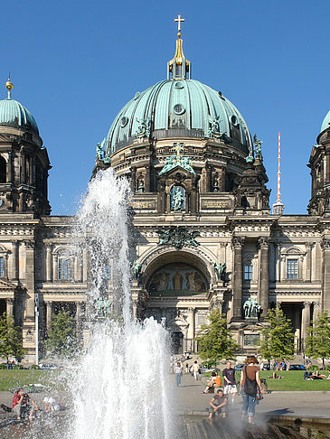 Brunnen im Lustgarten Fotos