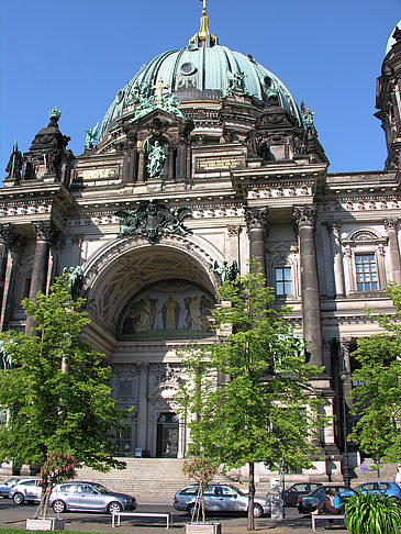 Eingang zum Berliner Dom Fotos