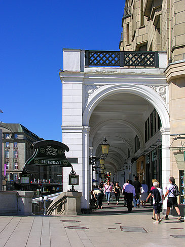 Jungfernstieg und Alster Arkaden Foto 