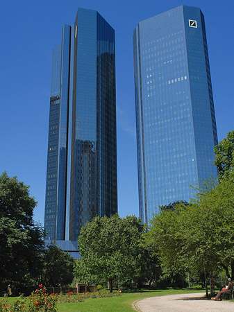 Fotos Deutsche Bank mit Weg | Frankfurt am Main