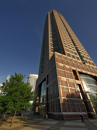 Fotos Messeturm von unten | Frankfurt am Main