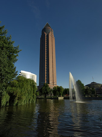 Foto Messeturm mit Ludwig-Erhard-Anlage - Frankfurt am Main