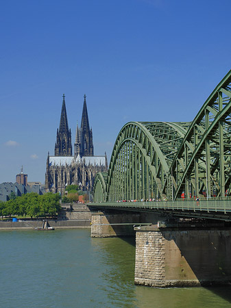 Hohenzollernbrücke am Kölner Dom Fotos