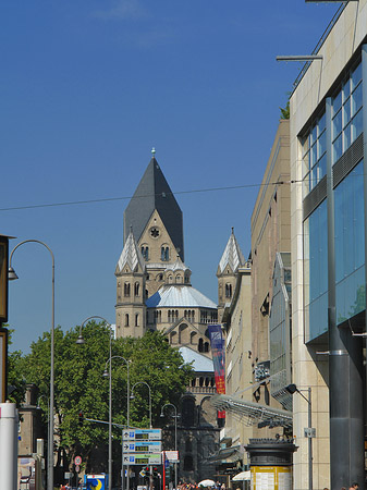 Foto Neumarkt Galerie mit St Aposteln - Köln