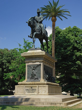 Statue von Carlo Alberto