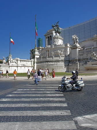 Fotos Monument mit Straße