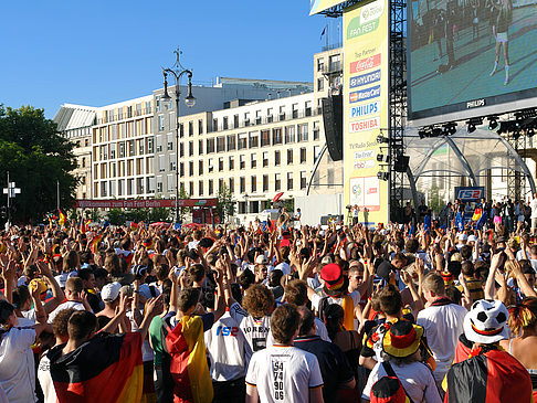 Fotos Bühne auf dem Fanfest