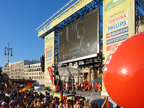 Fotos Bühne auf dem Fanfest