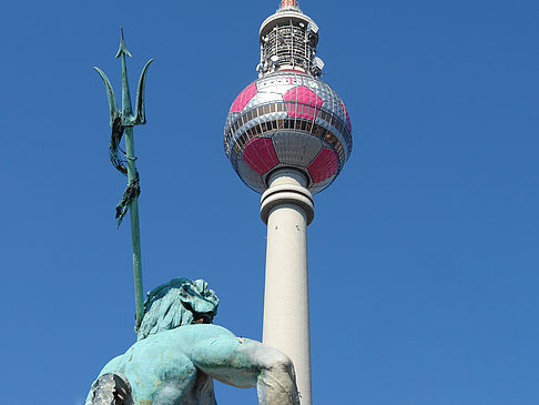 Fotos Fernsehturm mit Neptunbrunnen