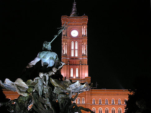 Fotos Rotes Rathaus bei Nacht