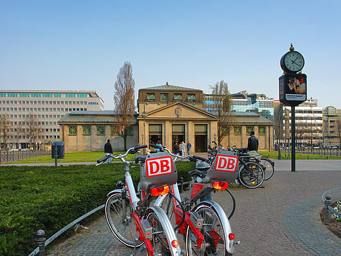 Foto Fahrräder am Bahnhof - Berlin