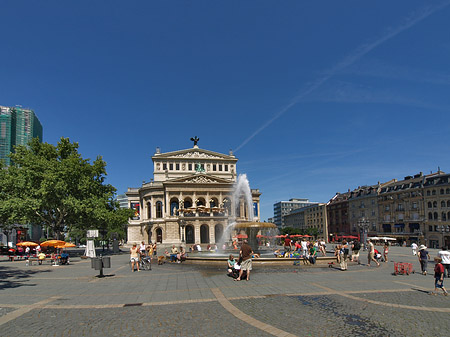 Foto Alte Oper mit Häusern - Frankfurt am Main