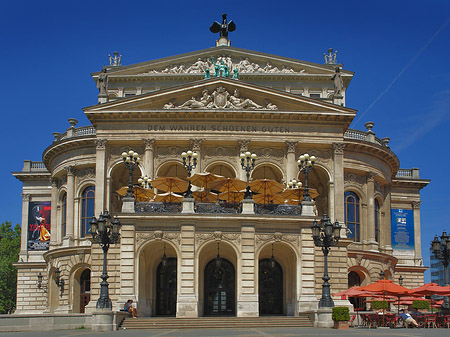 Fotos Alte Oper mit Schirmen