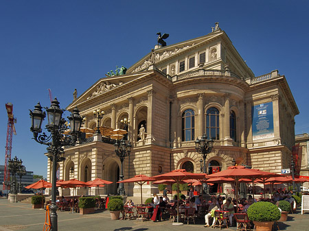 Fotos Alte Oper mit Schirmen