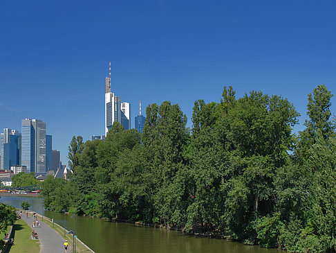 spitze vom commerzbanktower Foto 