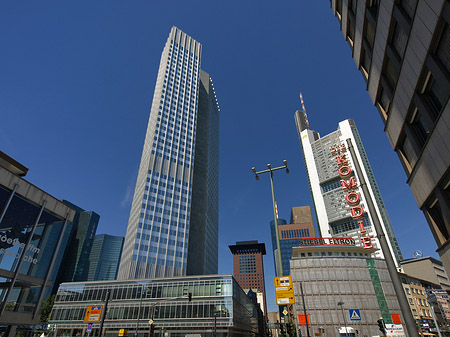 Fotos Eurotower hinter Schauspiel Frankfurt | Frankfurt am Main