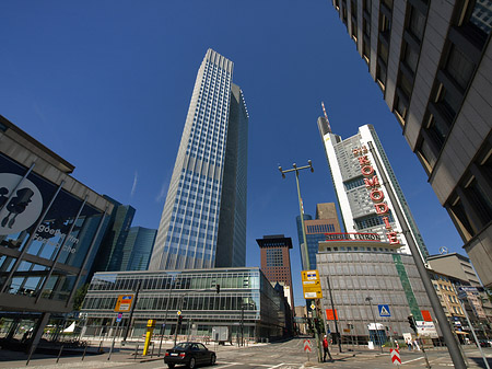 Foto Eurotower hinter Schauspiel Frankfurt - Frankfurt am Main