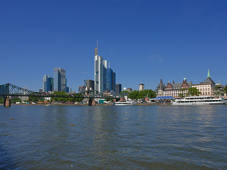 Skyline von Frankfurt mit Saalhof Foto 