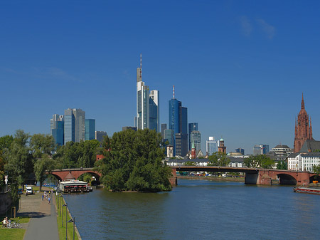 Fotos Skyline von Frankfurt mit Ufer