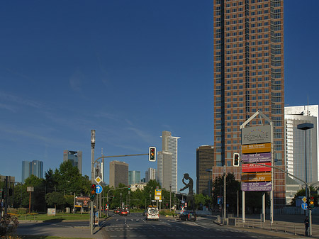 Foto Messeturm auf der Theodor-Heuss-Allee - Frankfurt am Main