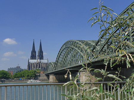 Hohenzollernbrücke am Kölner Dom Fotos