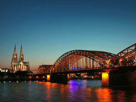 Fotos Kölner Dom hinter der Hohenzollernbrücke | Köln