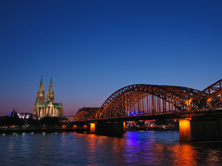 Fotos Kölner Dom hinter der Hohenzollernbrücke | Köln