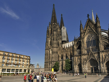 Kölner Dom mit Domhotel Foto 