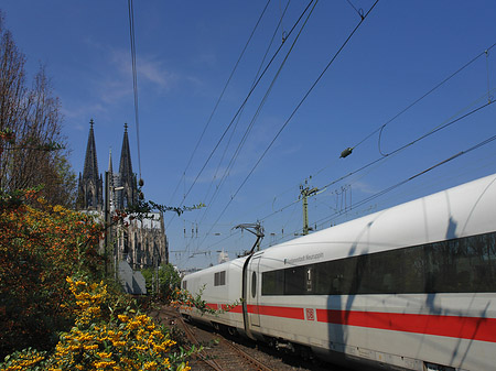 Kölner Dom mit ICE Fotos