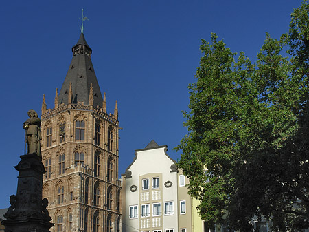 Platzjabeck vor dem Rathausturm Fotos