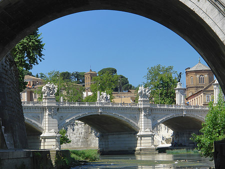 Unter der Brücke Foto 