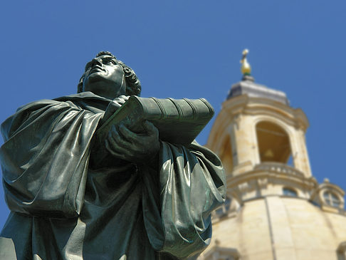 Lutherdenkmal vor der Frauenkirche Foto 