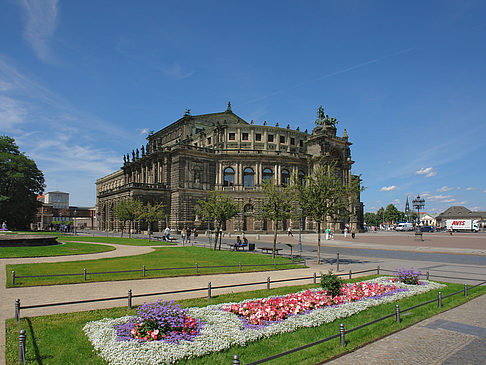 Foto Semperoper mit Blumen - Dresden