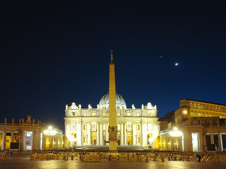 Foto Petersdom mit Halbmond