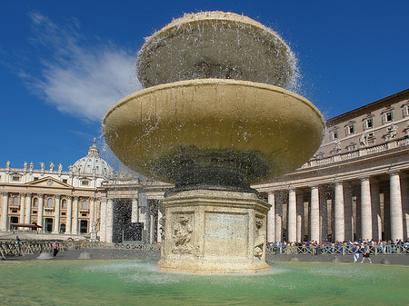 Foto Brunnen mit Petersdom