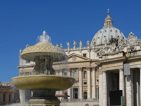 Brunnen mit Petersdom