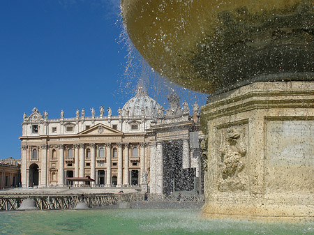 Fotos Brunnen mit Petersdom | 