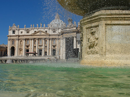 Fotos Brunnen mit Petersdom | 