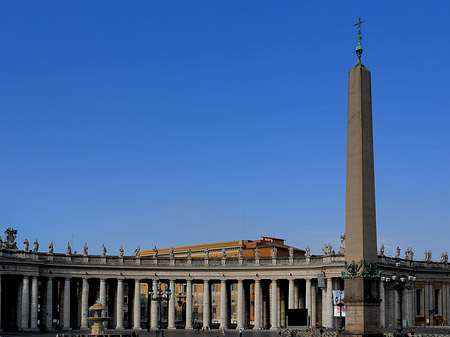 Fotos Obelisk mit Säulengang